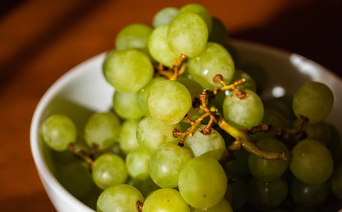 Öt évvel meghosszabbítja az életünk, ha szőlőt eszünk? 