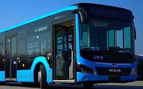 Elektromos buszok töltését tesztelték Budaörsön egy új rendszerrel