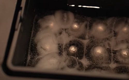 Percek alatt jeget készít a hordozható hűtőszekrény 