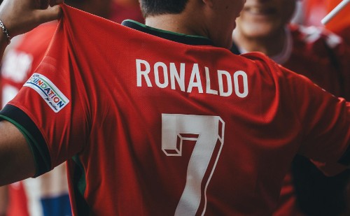 Először fordul elő 2003 óta, hogy sem Ronaldo, sem Messi nem nyerheti meg az Aranylabdát