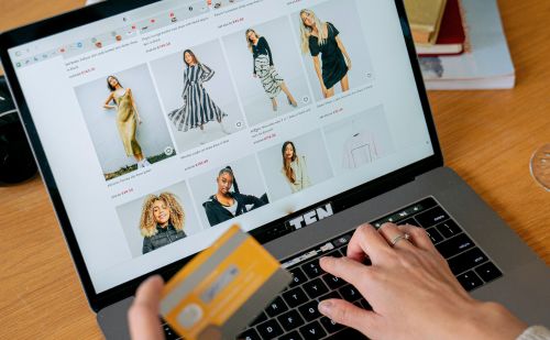 Falusi boltból online birodalom? A mobil és az internet az új aranybánya!