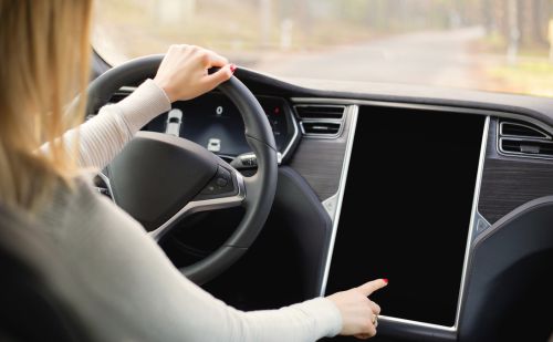 Új intelligens közlekedési világot épít a Tesla