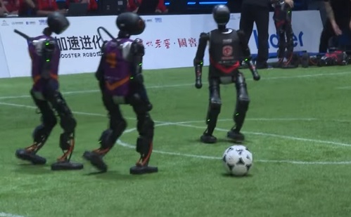 Videóval - Mesterséges intelligencia-vezérelt futballban csaptak össze a robotok Kínában