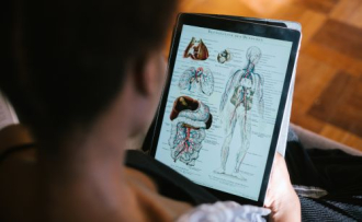 120 tanulmány bizonyítja, hogy a generatív MI megváltoztatja az oktatást