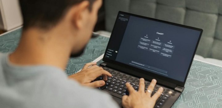 ChatGPT cégekre bővítve: jön a mesterséges intelligencia-asszisztens integráció