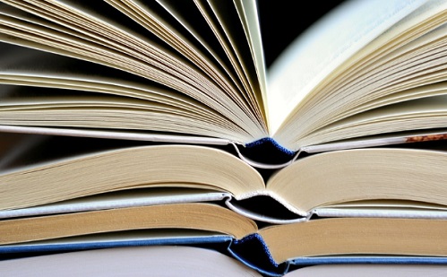 Mesélő mesterséges intelligencia: bővül az Amazon MI-narrált hangoskönyvtára