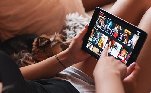 „Valami ijesztőt szeretnék, de nem túlzottan” – A Netflix generatív mesterséges intelligencia alapú keresőeszközének ilyet is mondhatunk
