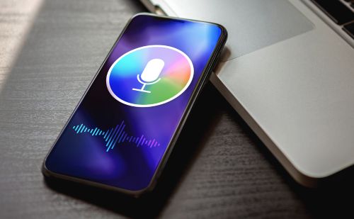 Az Apple és a Google összefogott: Megszületik a világ legokosabb Siri-je?