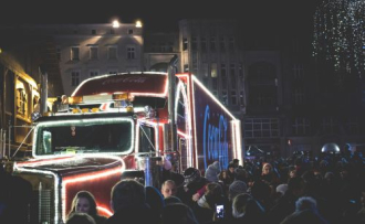 Idén már érzelmi szinten is hitelesebb a Coca Cola generatív MI karácsonyi reklámja 