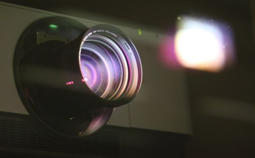 Videók emberek nélkül? A generatív mesterséges intelligencia megcsinálja helyettünk