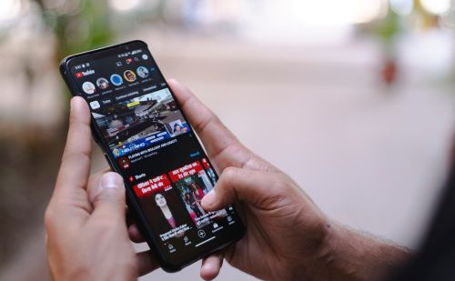 Többnyelvű tartalom percek alatt: új korszak kezdődik a YouTube-on?