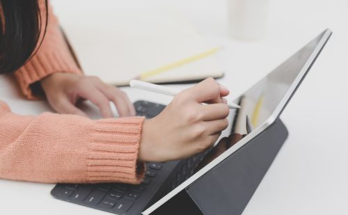 A kis webáruházaknál is mindennapi munkaeszközzé válik a mesterséges intelligencia
