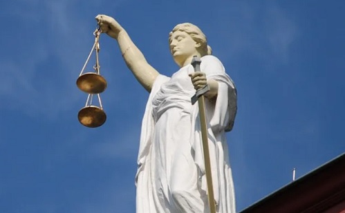 Szótárak perlik az OpenAI mesterséges intelligencia-techóriást: tömeges szerzői jogsértés a vád