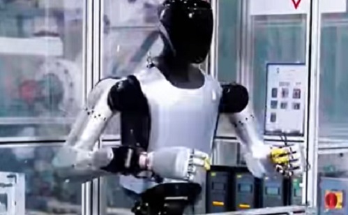 Robot gyakornokok kerültek egy autógyárba Kínában - a Xiaomi jóvoltából